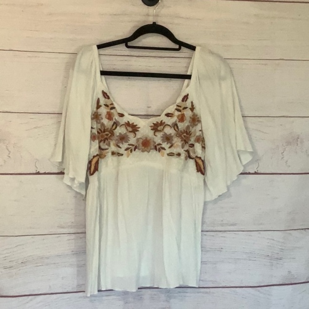 Shyanne Woman’s Embroidered Bodice Short Sleeve Crinkle Peasant Top